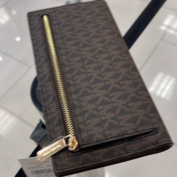 Michael Kors Reed Large Bifold Signature Snap Wallet Card Case 
Brown 
NWT - Picture 16 of 16